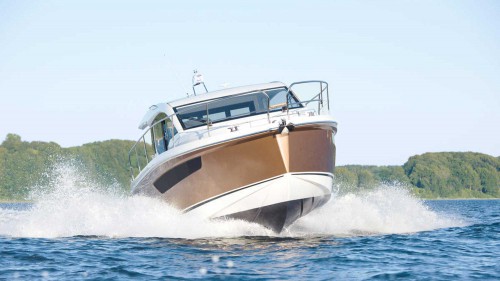 Sealine Motor C330 production power yacht 3