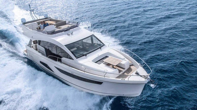 Sealine Motor F530 production power yacht 2